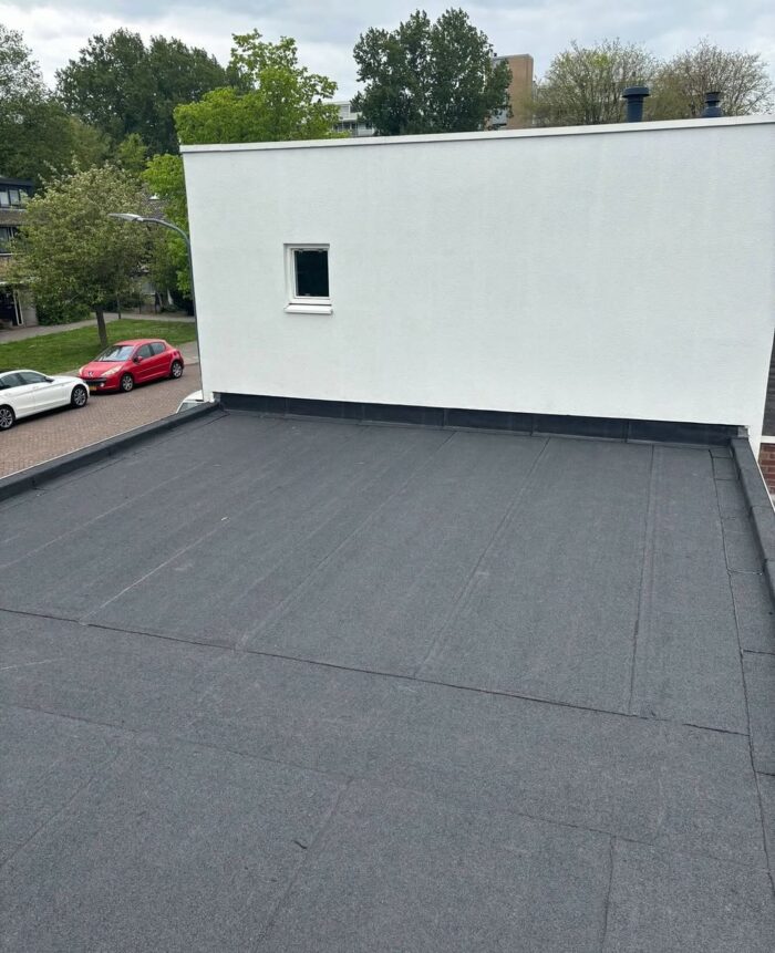 Nieuw bitumendak na foutieve daklagen en complete heropbouw 1